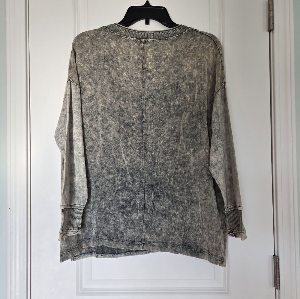 Vintage Concept Gray V-Neck Sweater Size Medium - Picture 6 of 8